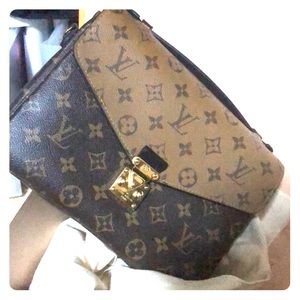 Reverse Monogram Pochette Metis